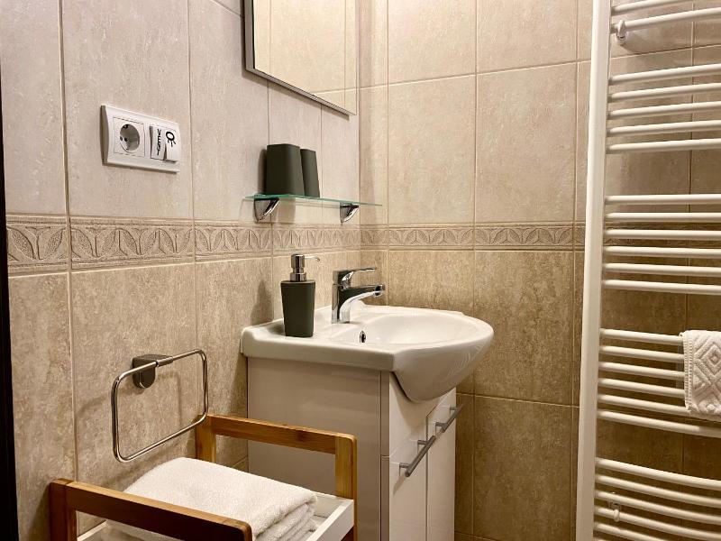 Double or Twin Room image 3