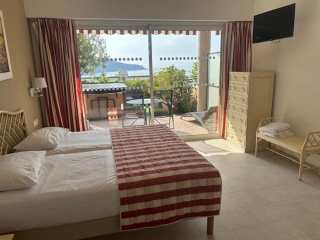 Double Prestige Room with Jacuzzi image 3