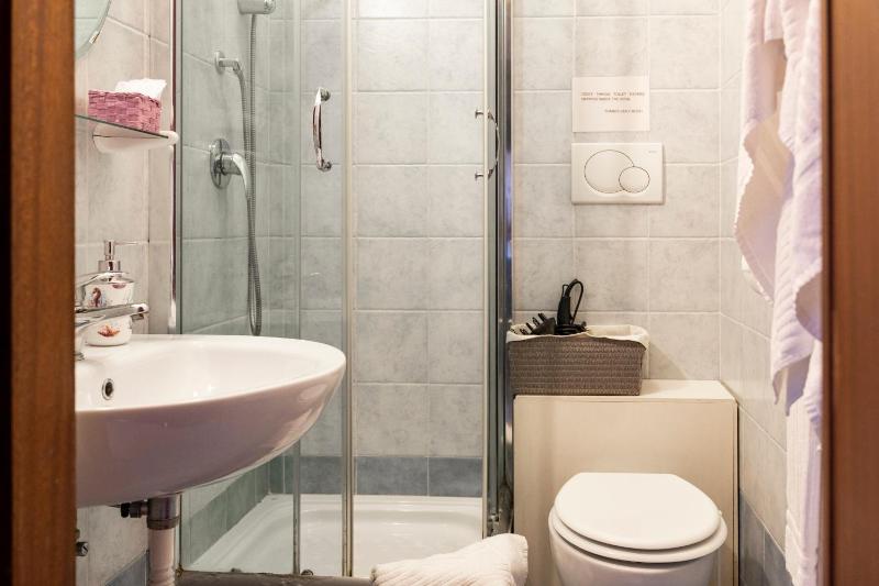 Standard Double Room image 2