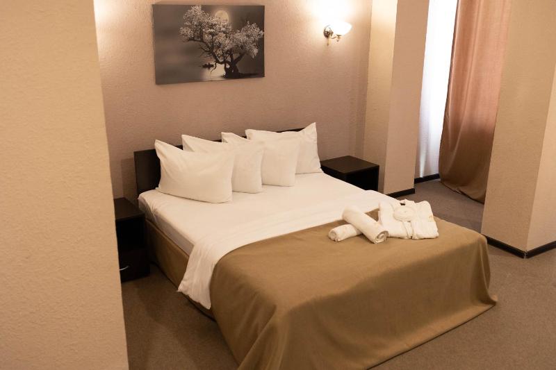 Small Single Room image 4