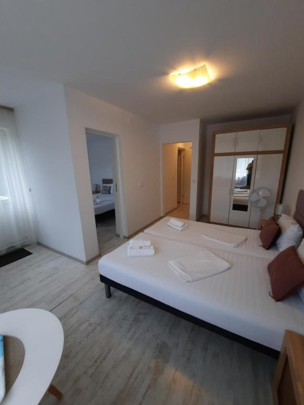 Suite (2 rooms), level 2 - balcony, Citadel view image 2