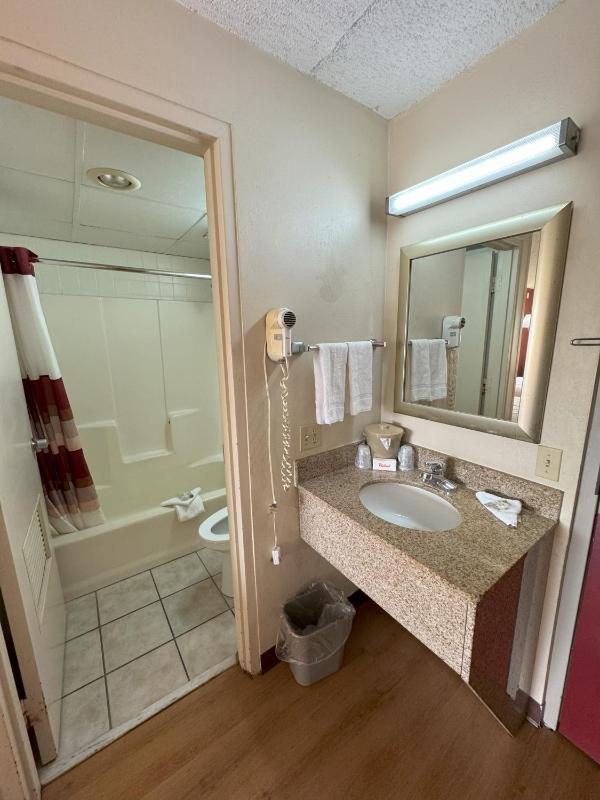 Deluxe Double Room image 2