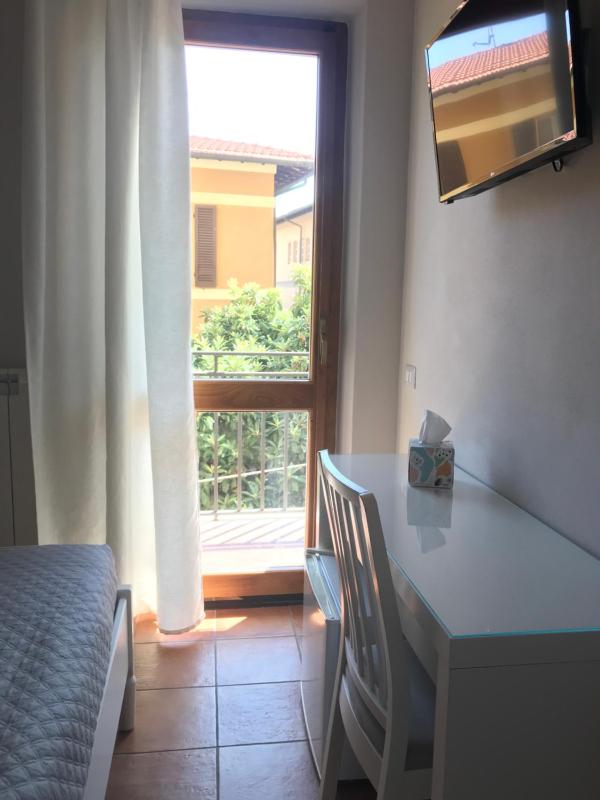 Single Room with Private External Bathroom image 4