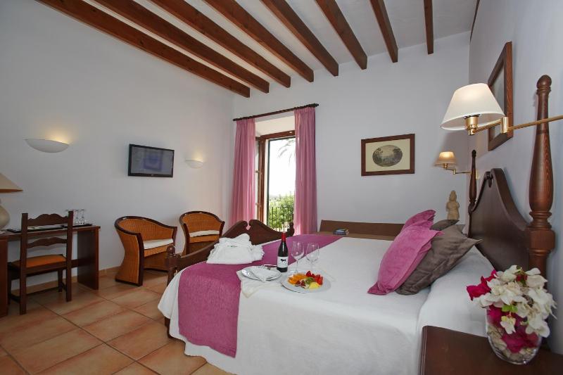 Double Room image 3