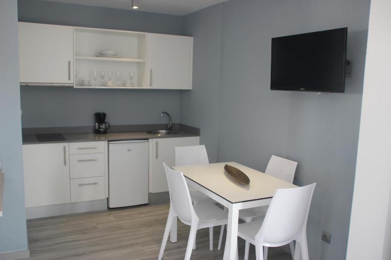 Superior One-Bedroom Apartment with Side Sea View image 4