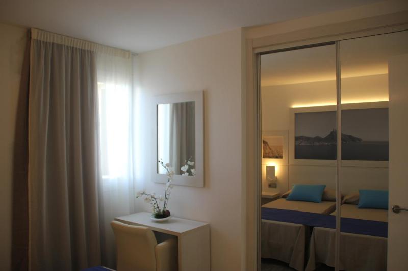 Superior One-Bedroom Apartment with Side Sea View image 3