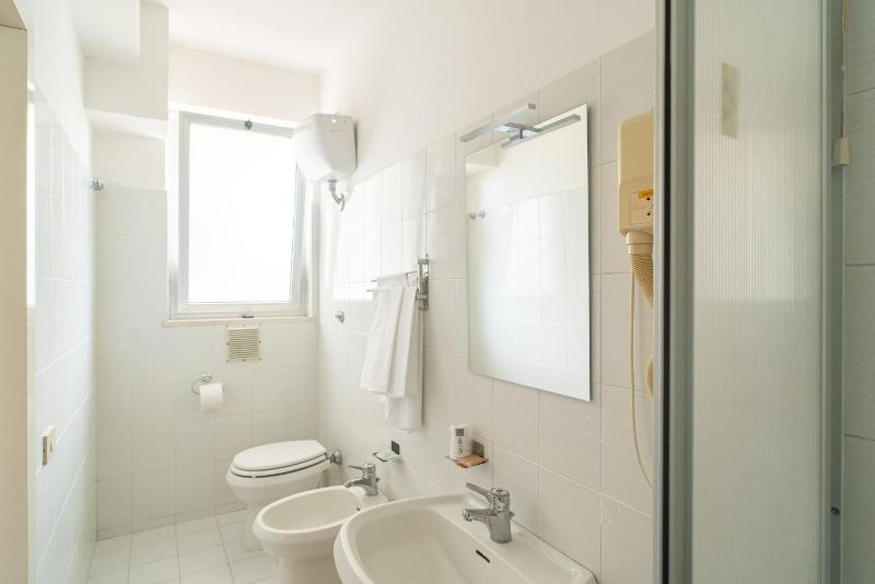 Single Room image 2