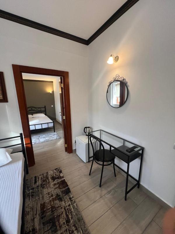 Deluxe Twin Room image 3