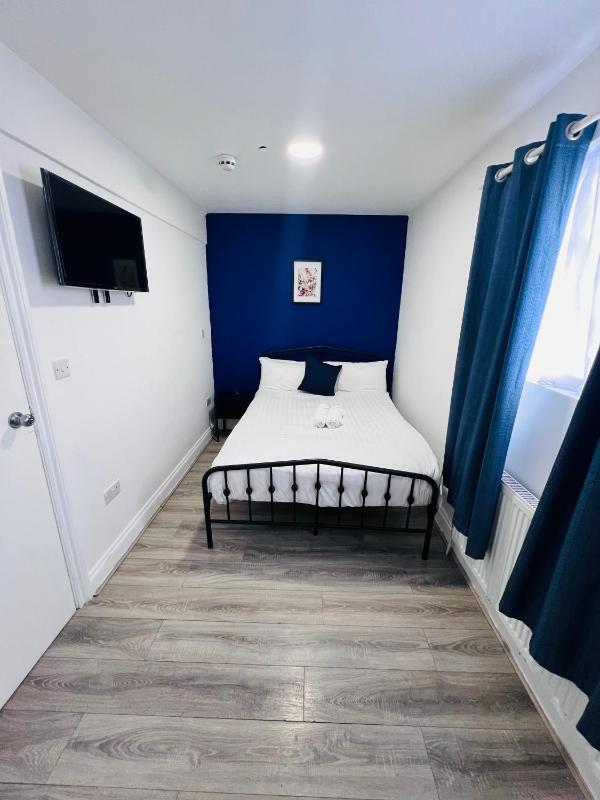 Standard Double Room image 2