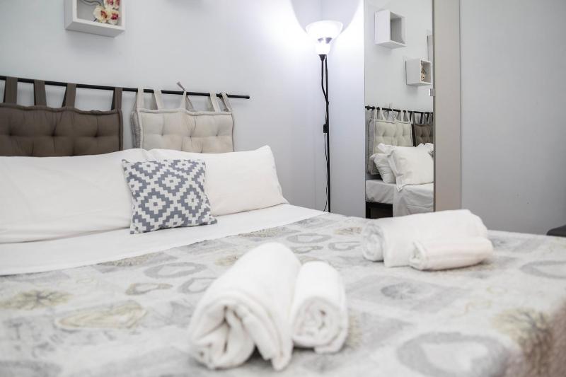 One-Bedroom Apartment image 4