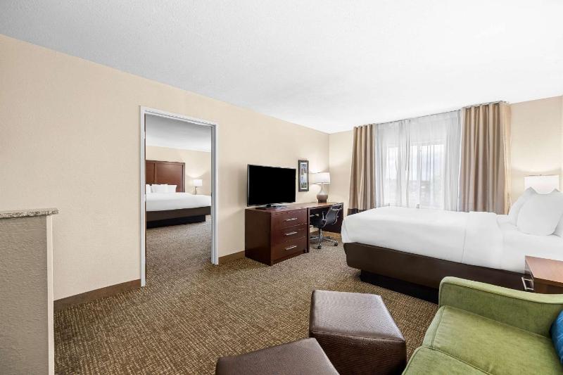 Suite - Non-Smoking image 3