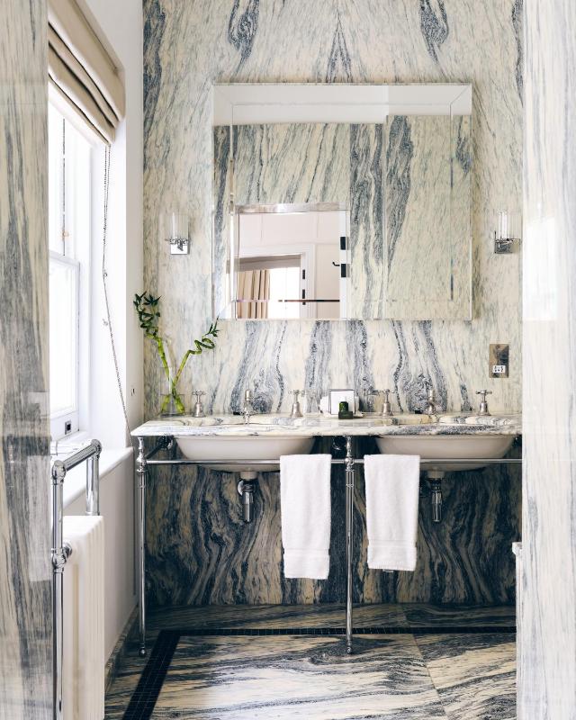 Signature Suite image 2