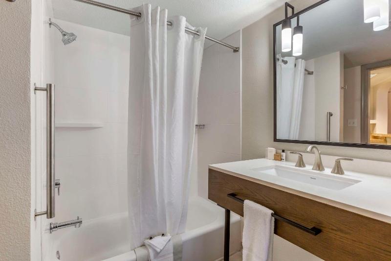 View Suite with Two Double Beds image 2