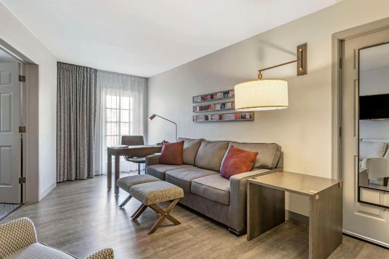 Standard Suite with Two Double Beds image 3