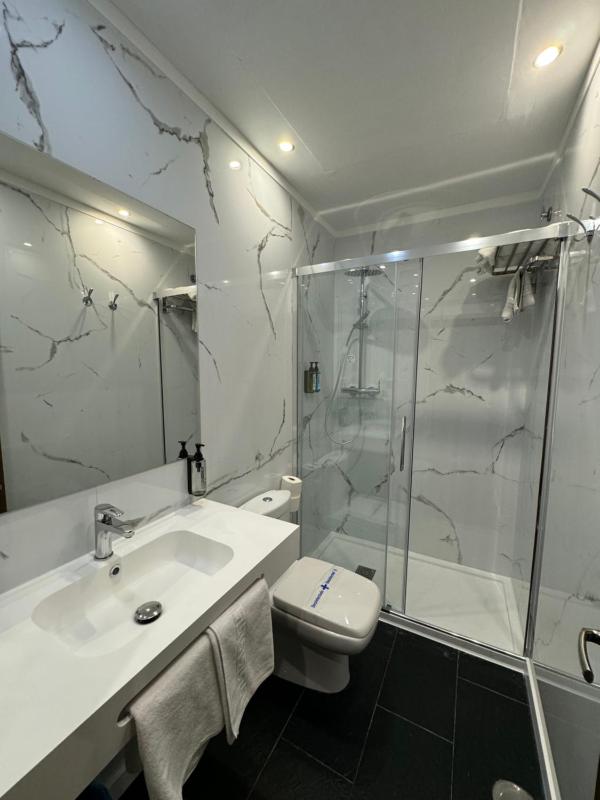 Double or Twin Room image 1