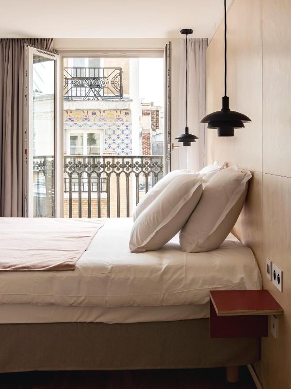 Standard Double Room image 3