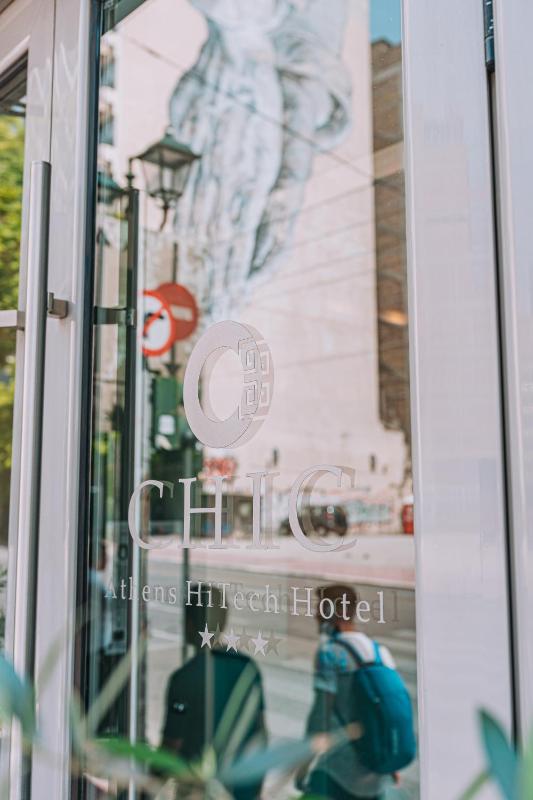 Chic Hotel - image 2