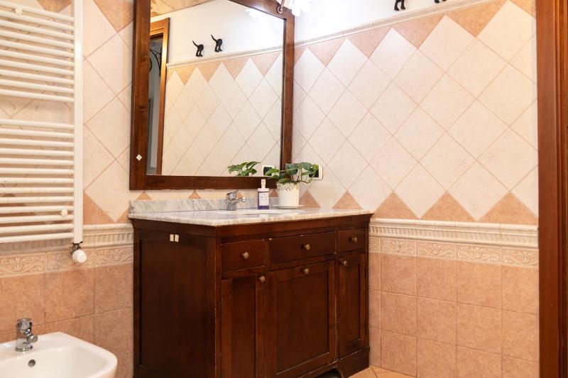 One-Bedroom Apartment image 3