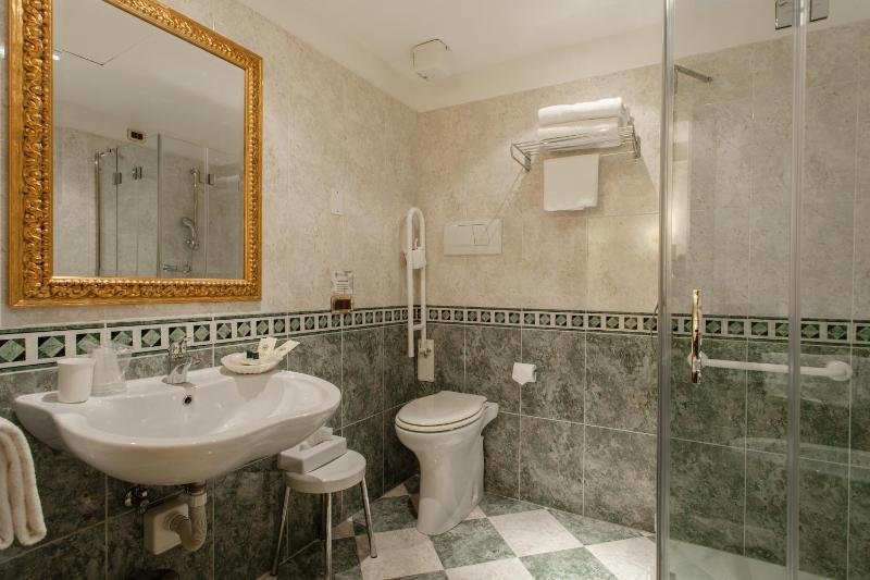 Economy Double or Twin Room image 4