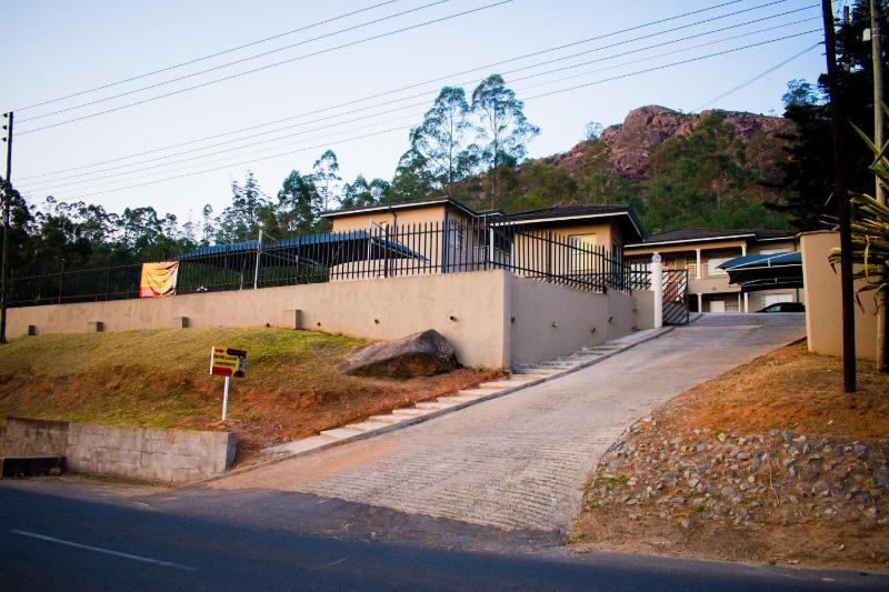 ENTIRE LUXURY APARTMENTS - image 8