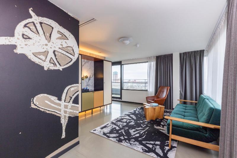 Suite with Balcony image 3