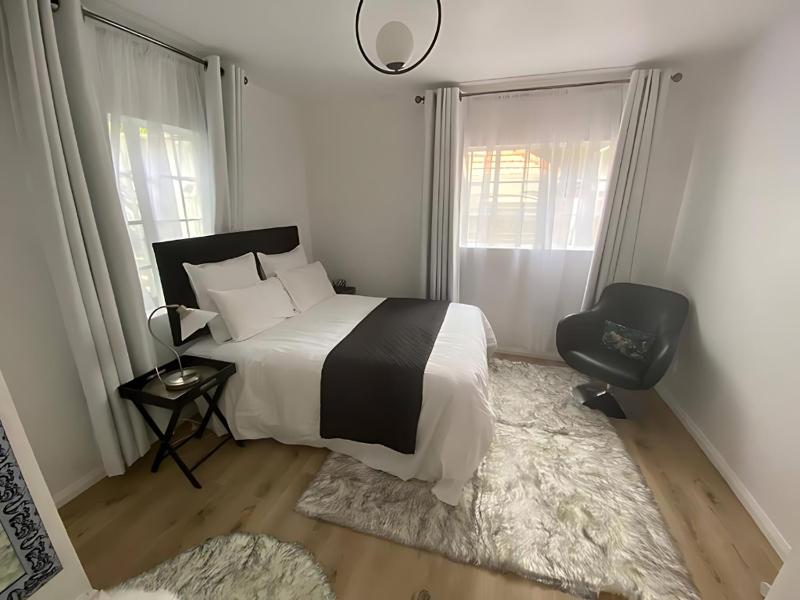 Charming Executive Studio Solar power WiFi - image 1