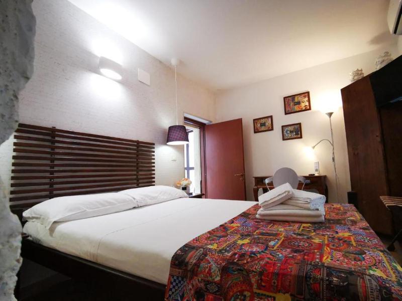 Double Room image 2