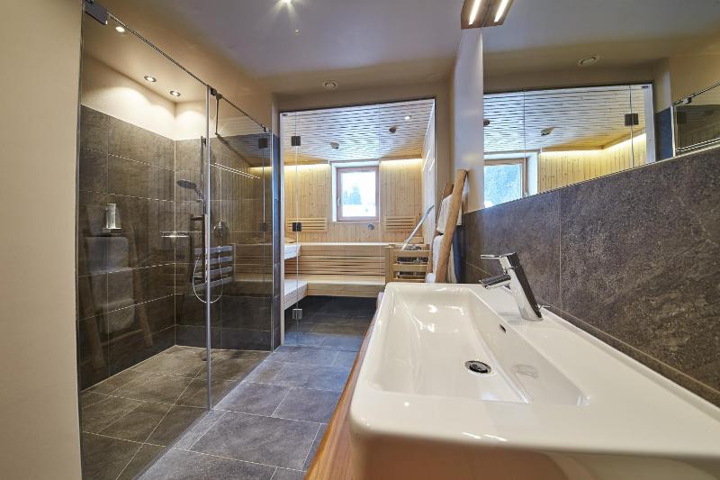 Three-Bedroom Apartment with Balcony image 2