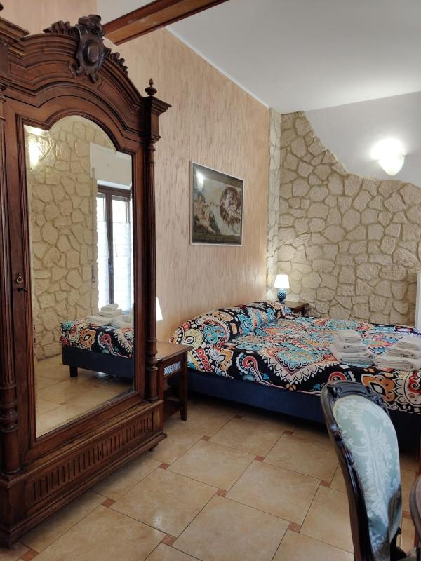Double Room image 1