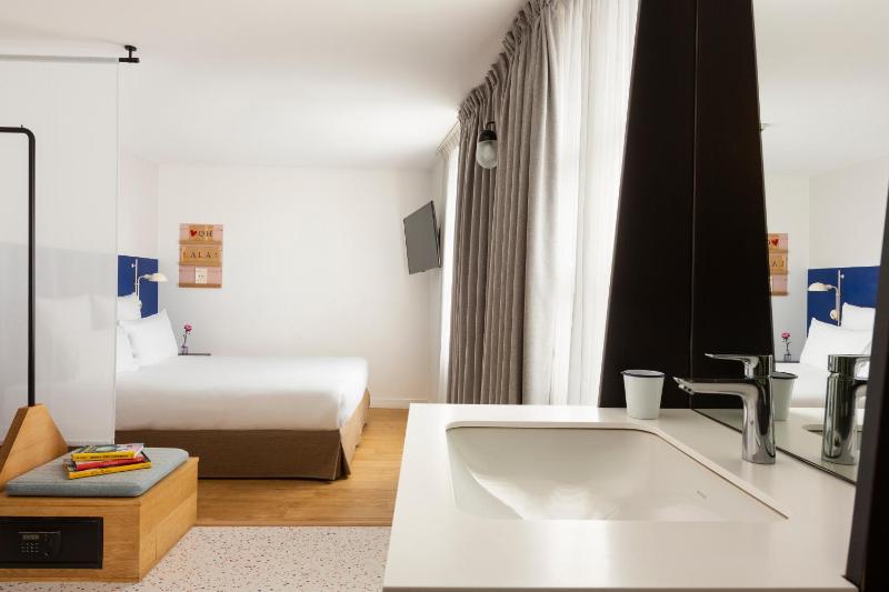 Double Room with view on Courtyard - without lift image 1