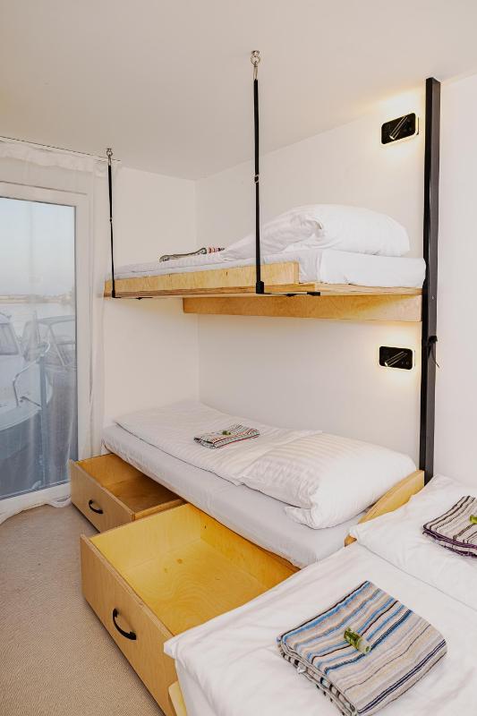 Classic Quadruple Room image 3