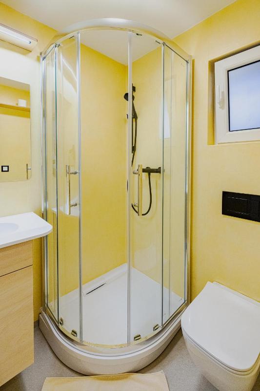 Classic Quadruple Room image 1