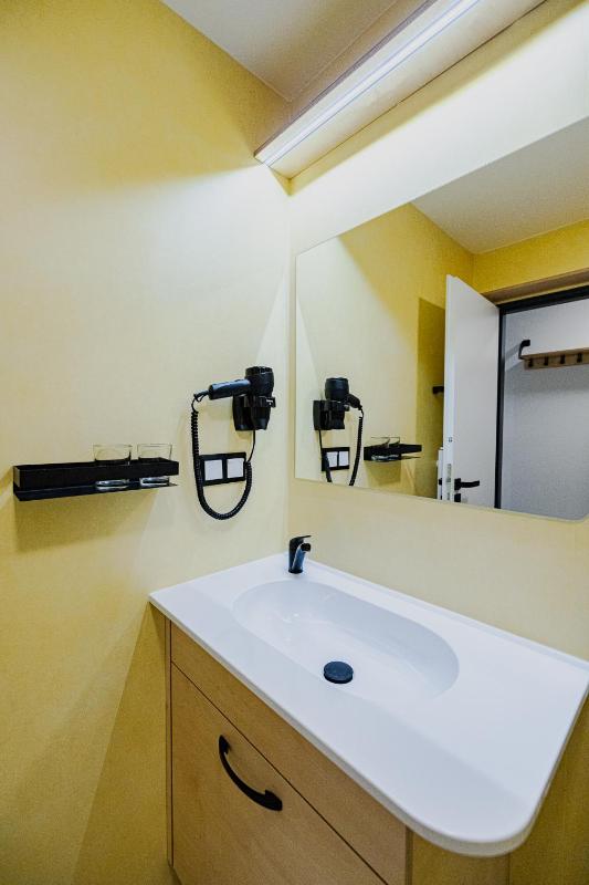 Classic Quadruple Room image 4