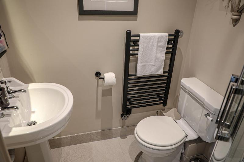 Double Room with Private Bathroom image 4