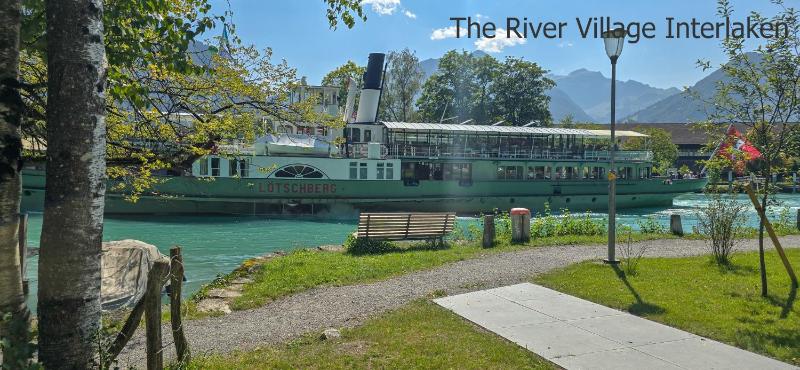 Superior Double Room with River View image 4