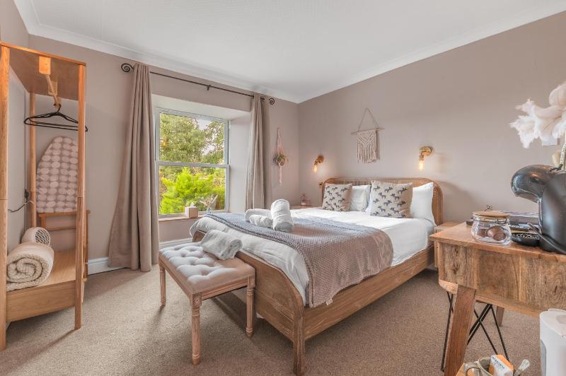 Standard Double Room image 3