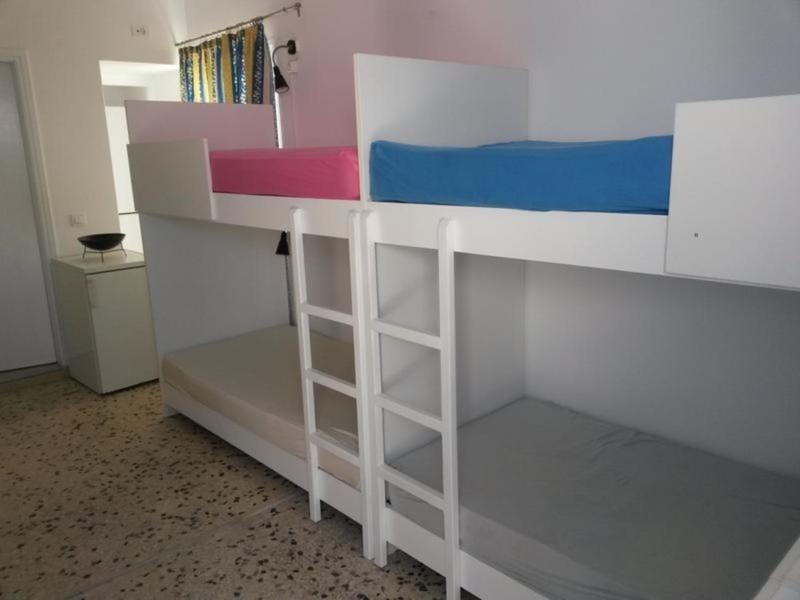 Fira Backpackers Place - image 11