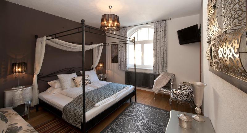 Deluxe Double Room image 4