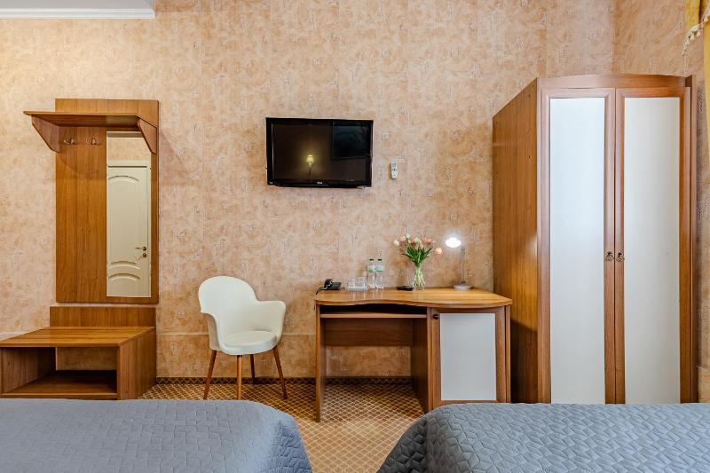 Twin Room image 4