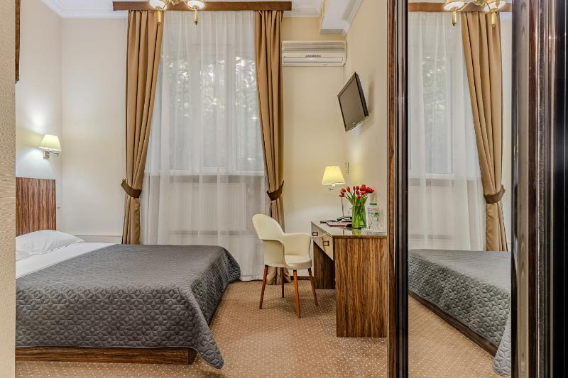 Double Room image 4
