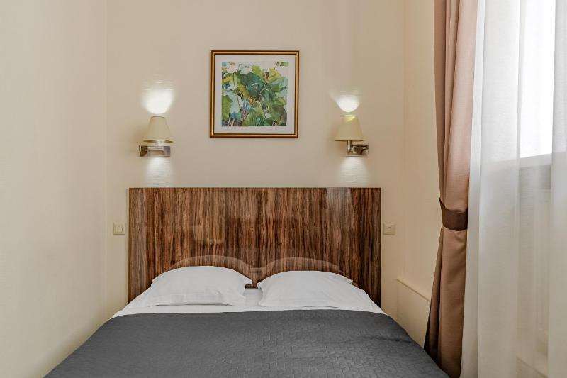 Double Room image 3