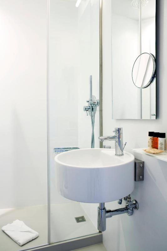 Superior Triple Room image 3