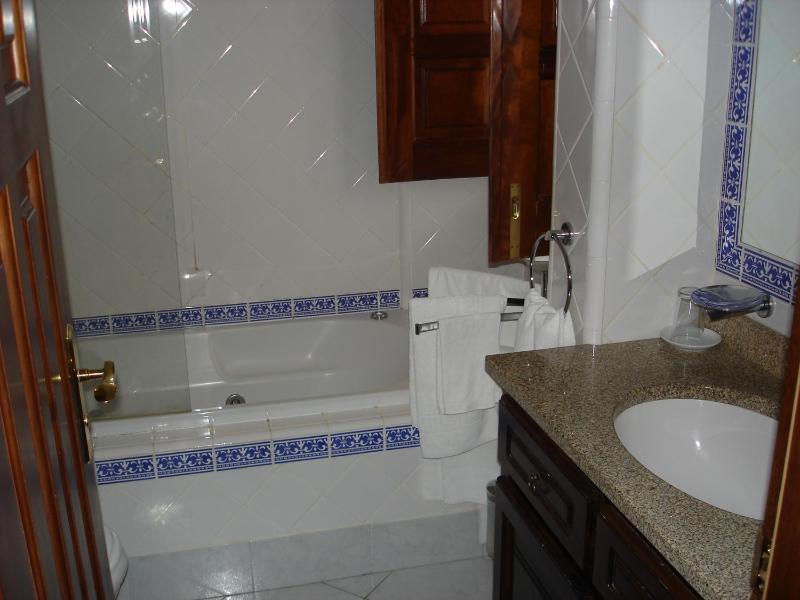 Double Room image 3