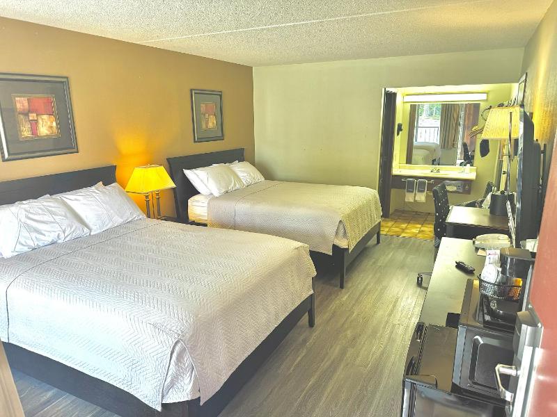 Standard Queen Room image 4