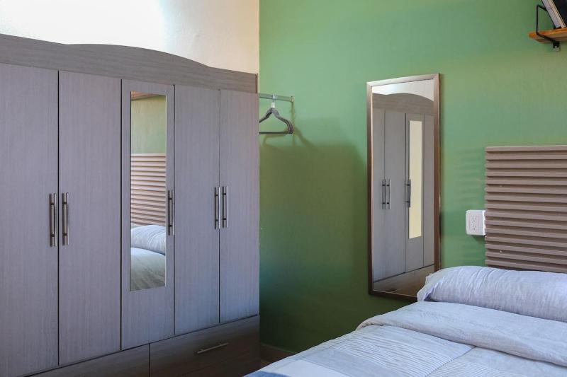 Remodeled Cozy Central 3 blocks from the Malecon - image 2