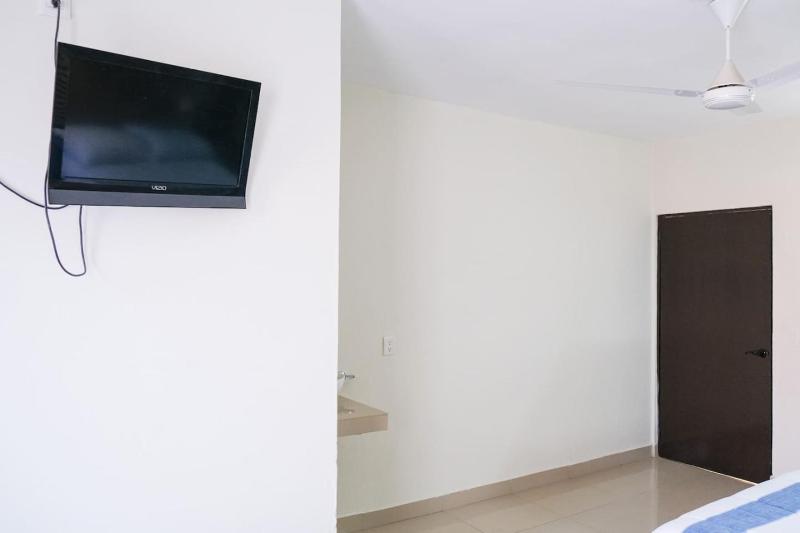 Remodeled Cozy Central 3 blocks from the Malecon - image 28