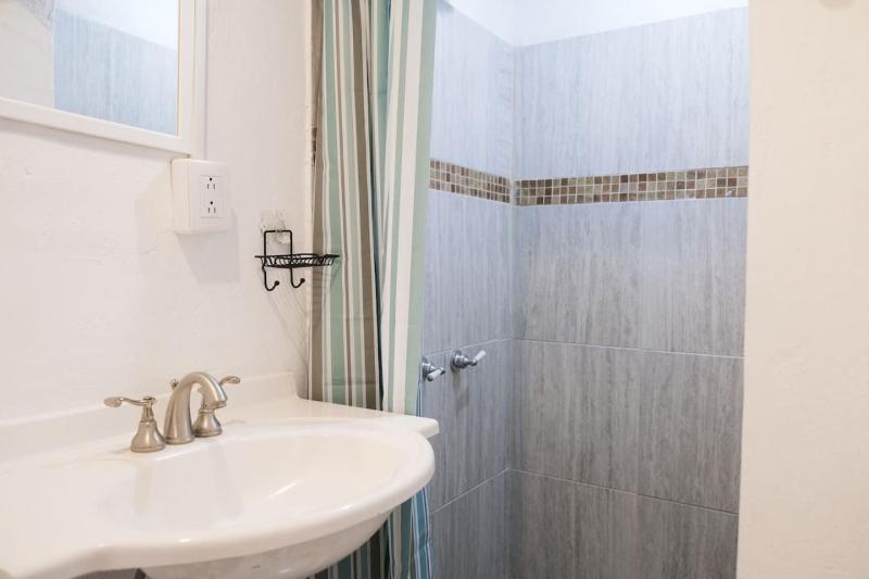Remodeled Cozy Central 3 blocks from the Malecon - image 36
