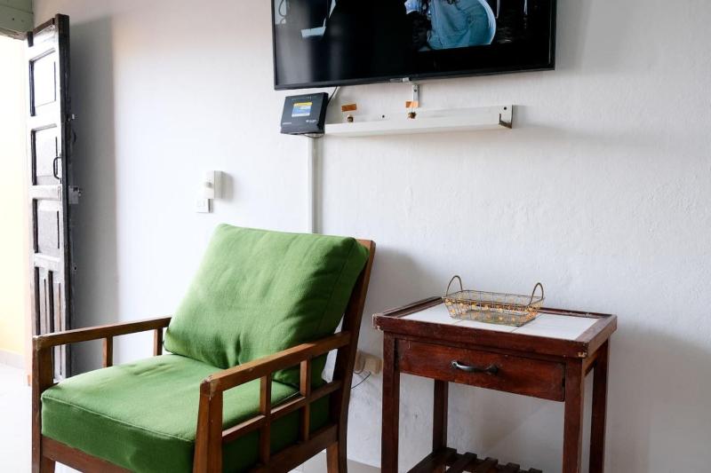 Remodeled Cozy Central 3 blocks from the Malecon - image 15