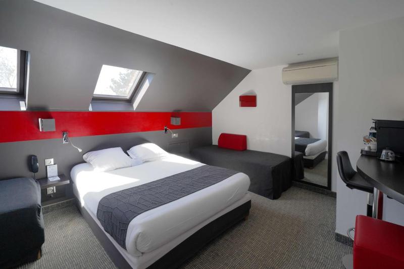 Quadruple Room image 4