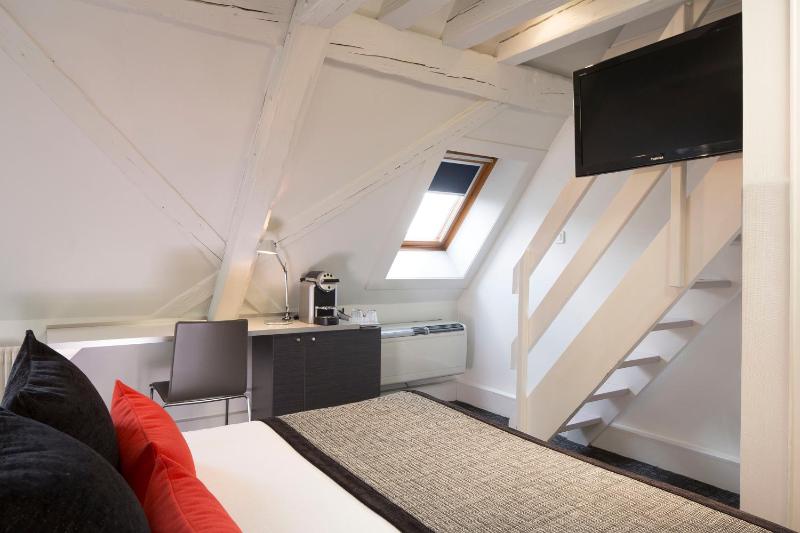 Attic Double Room image 3